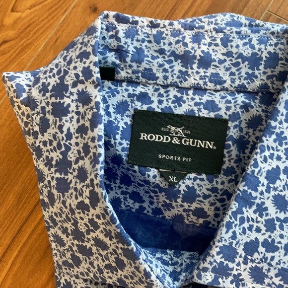 Button up shirt - Picture 3 of 3